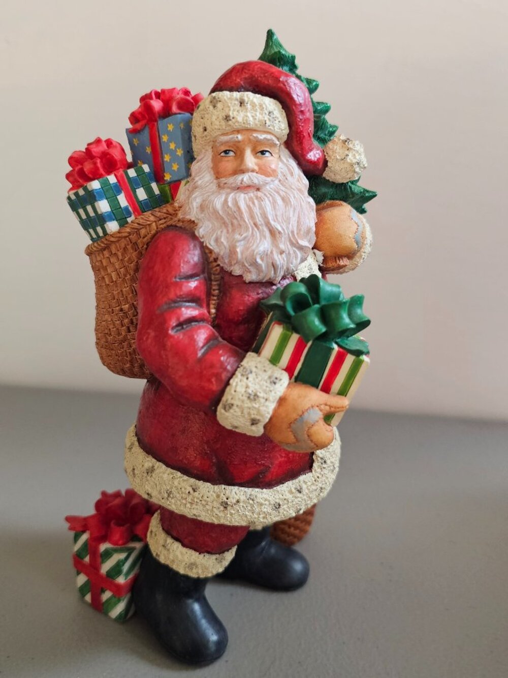 Lang & Wise Presents From Santa Susan Winget Figurine First Edition #6 Boxed 199